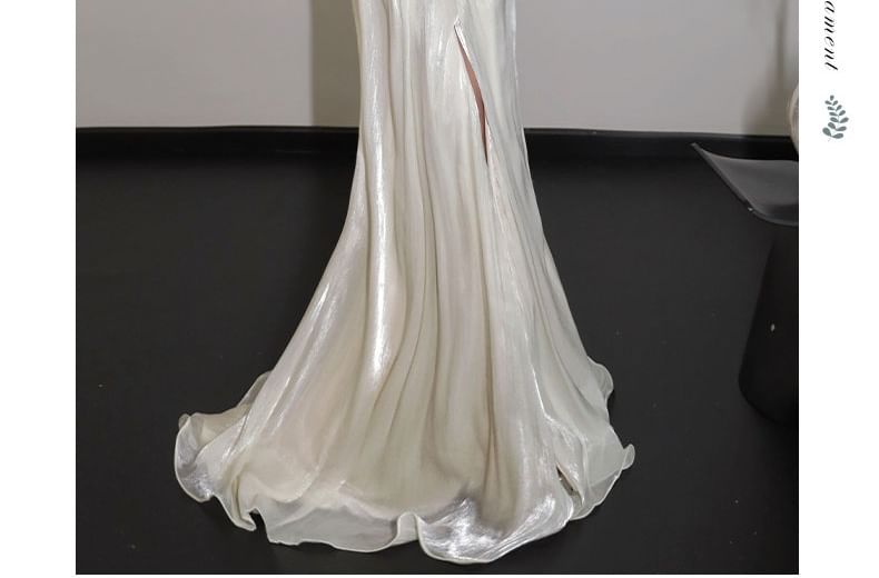 Halter V-Neck Plain Ruched Slit Mermaid Wedding Gown