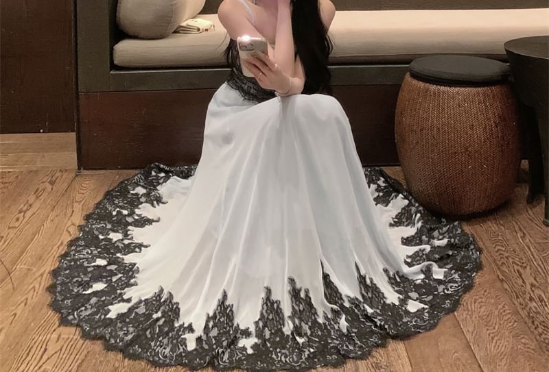 Spaghetti Strap Sweetheart Neck Lace Panel Evening Gown