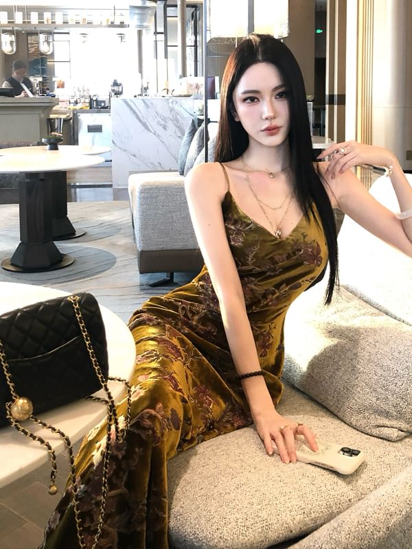 Spaghetti Strap V-Neck Floral Velvet Mermaid Evening Gown