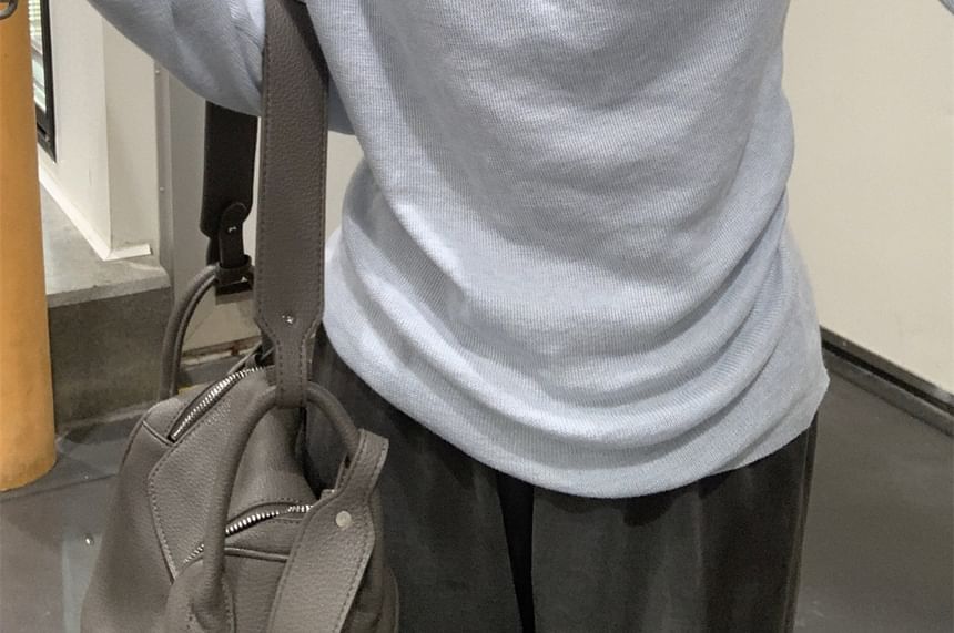 Asymmetrical Knit V-Neck Long Sleeve Top