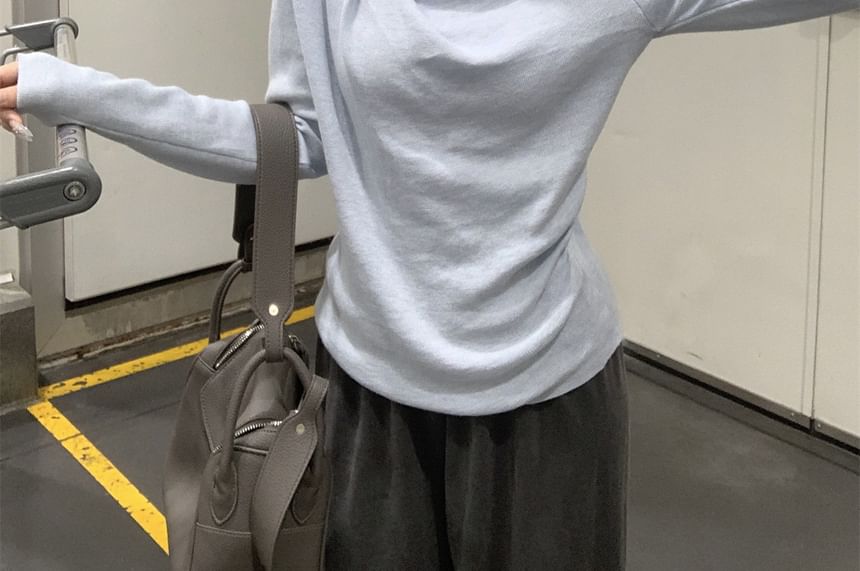 Asymmetrical Knit V-Neck Long Sleeve Top