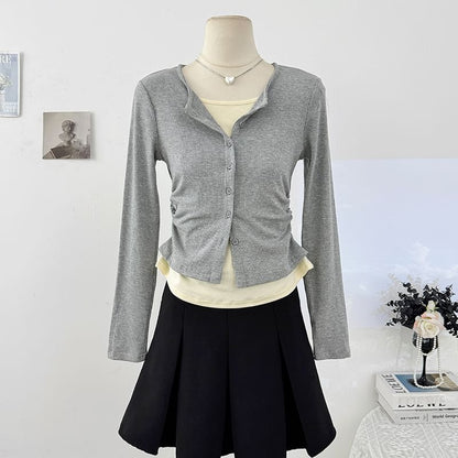Two-Tone Ruched Button Crop Top with Crew Neck and Long Sleeves