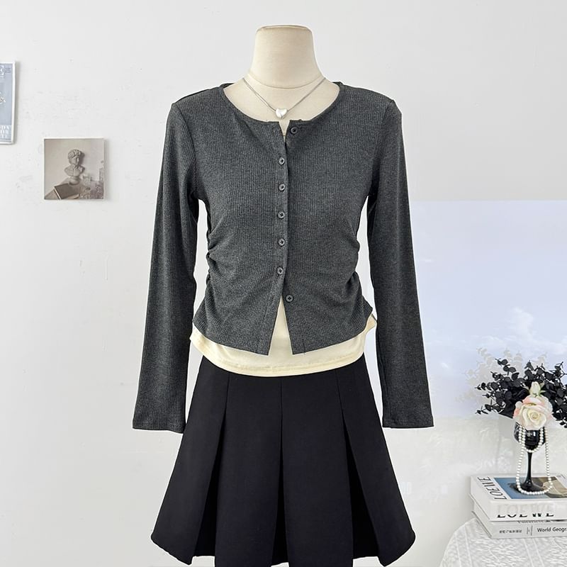 Two-Tone Ruched Button Crop Top with Crew Neck and Long Sleeves