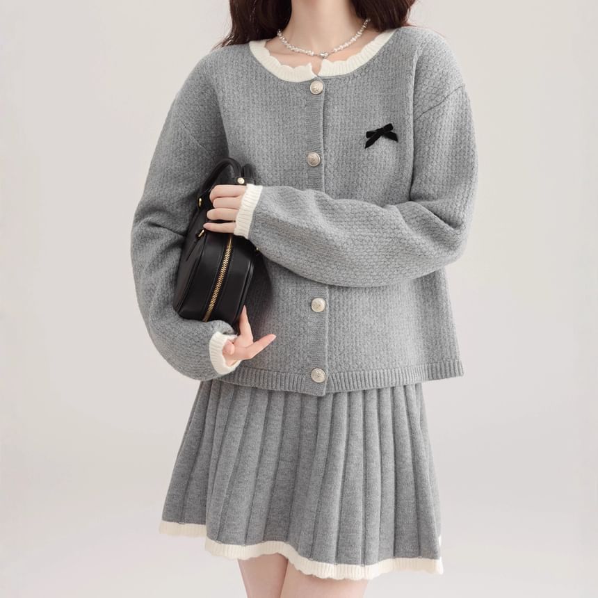 Set: Round Neck Contrast Trim Cardigan + High Waist Mini Pleated Skirt