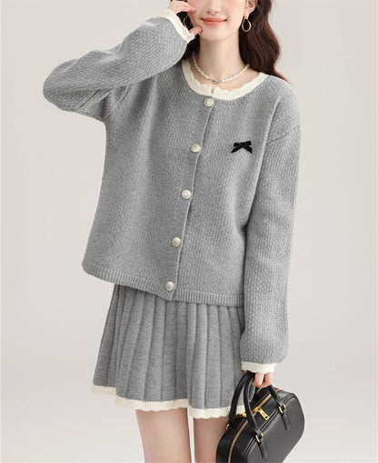 Set: Round Neck Contrast Trim Cardigan + High Waist Mini Pleated Skirt