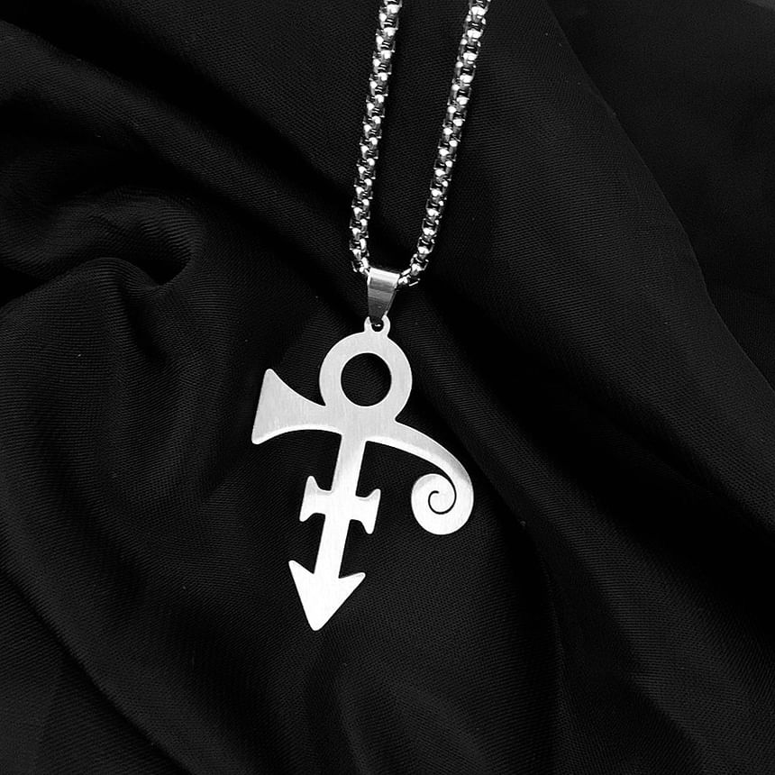 Symbol Pendant Box Chain Necklace