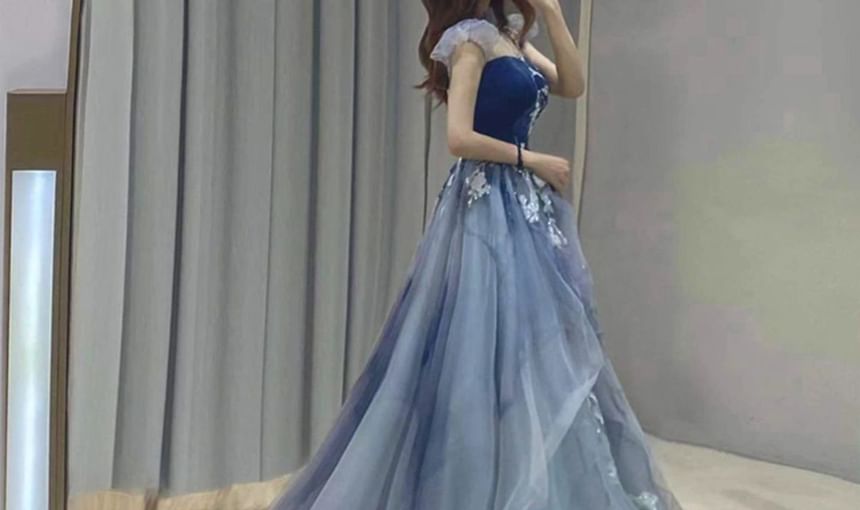 Cap-Sleeve Floral Embroidery Mesh A-Line Evening Gown
