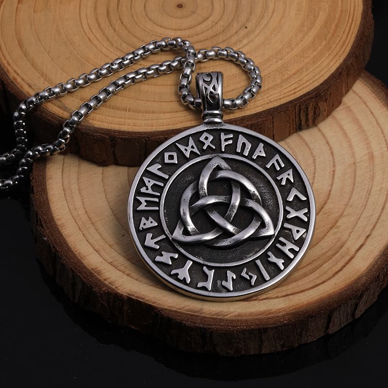 Disc Pendant / Box Chain Necklace