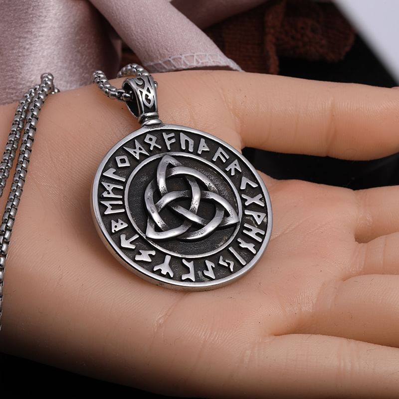 Disc Pendant / Box Chain Necklace
