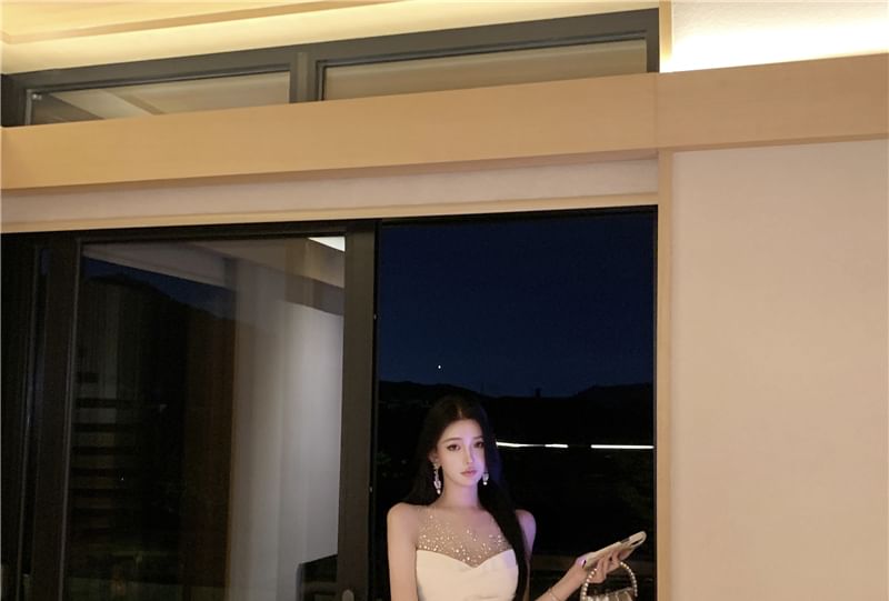 Sleeveless Round Neck Rhinestone Panel Mesh Mini Sheath Cocktail Dress