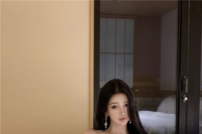 Sleeveless Round Neck Rhinestone Panel Mesh Mini Sheath Cocktail Dress