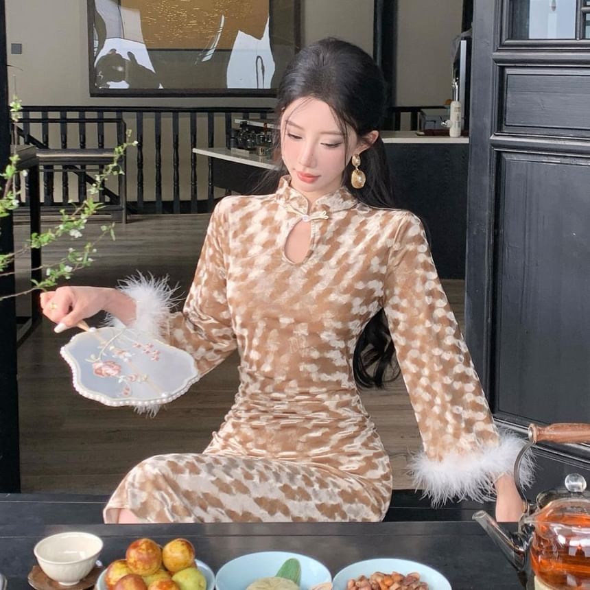 Long-Sleeve Stand Collar Fluffy Cuff Cutout Velvet Midi Sheath Qipao