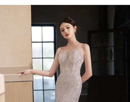 Strapless Sequined Mermaid Evening Gown / Fluffy Cape
