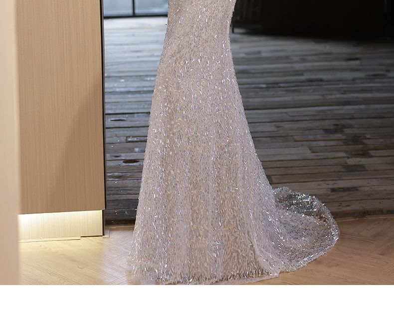Strapless Sequined Mermaid Evening Gown / Fluffy Cape