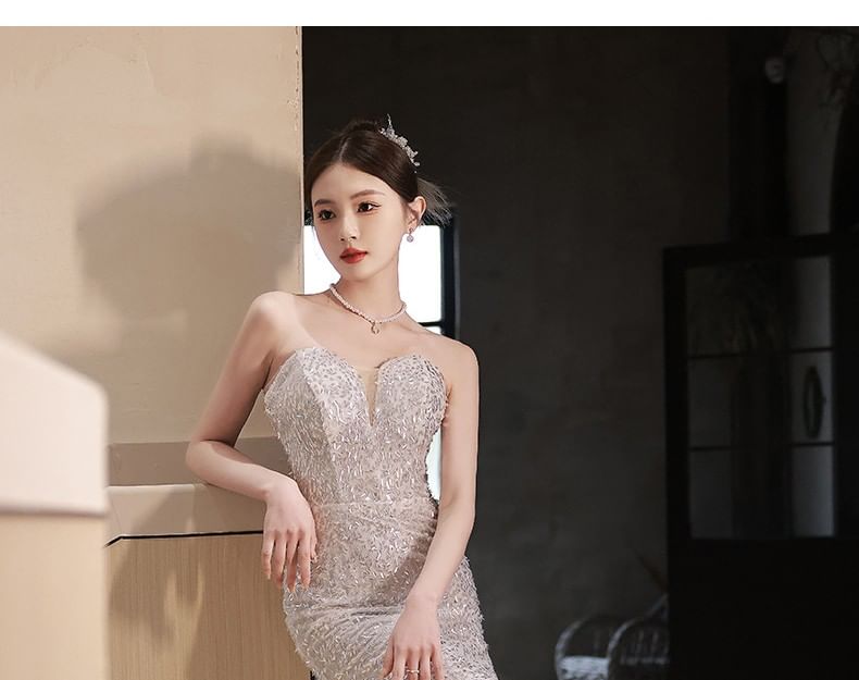 Strapless Sequined Mermaid Evening Gown / Fluffy Cape