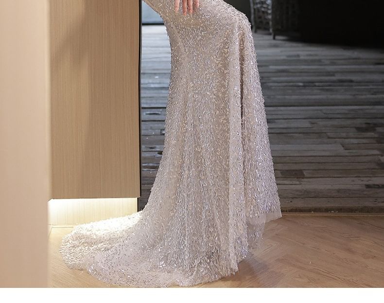 Strapless Sequined Mermaid Evening Gown / Fluffy Cape