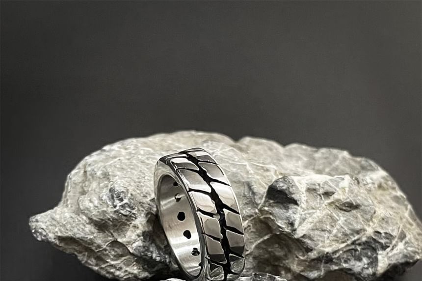 Metal Striped Open Ring