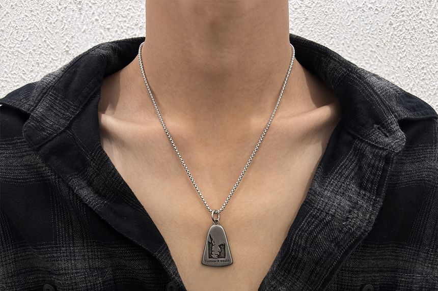 Metal Pendant Necklace