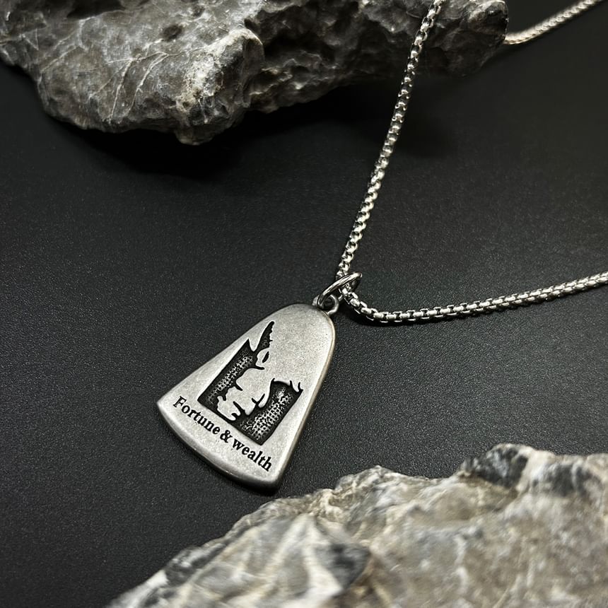 Metal Pendant Necklace