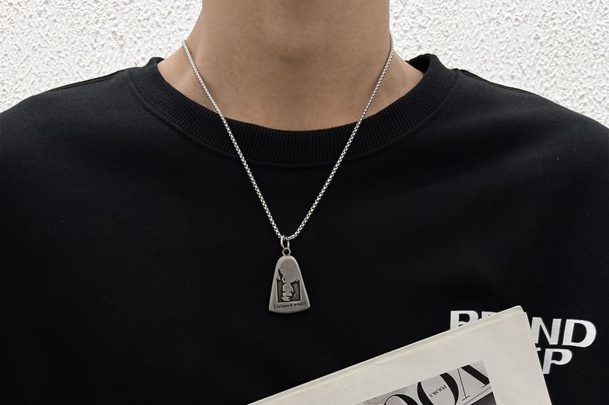 Metal Pendant Necklace