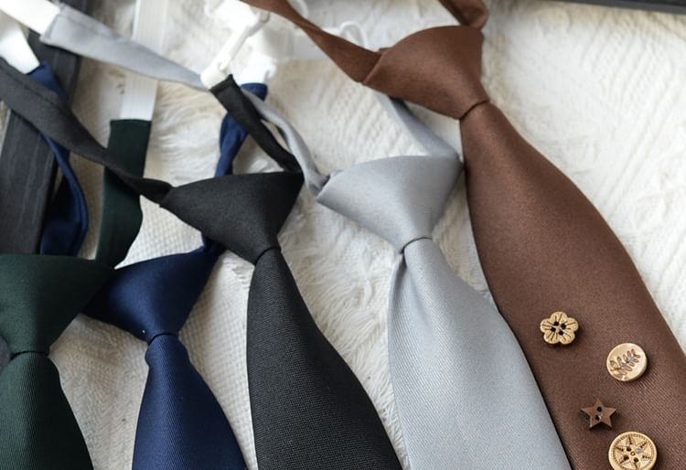 Button Detail Neck Tie
