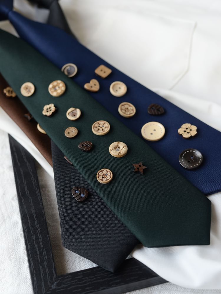 Button Detail Neck Tie
