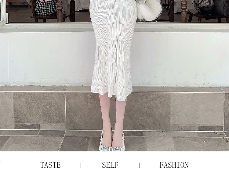 Long-Sleeve Stand Collar Plain Frog Buttoned Midi Sheath Knit Qipao