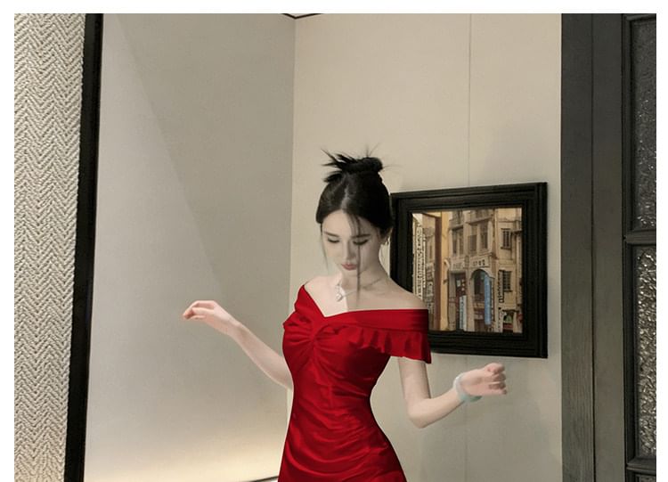 Off Shoulder Ruffle Plain A-Line Evening Gown