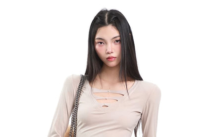 Extended-Sleeve V-Neck Cutout Cotton Tee