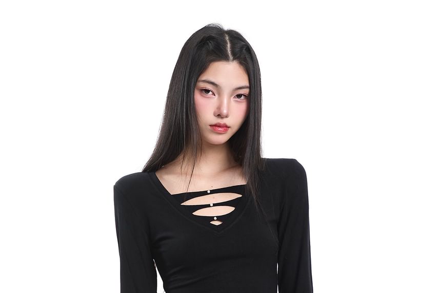 Extended-Sleeve V-Neck Cutout Cotton Tee