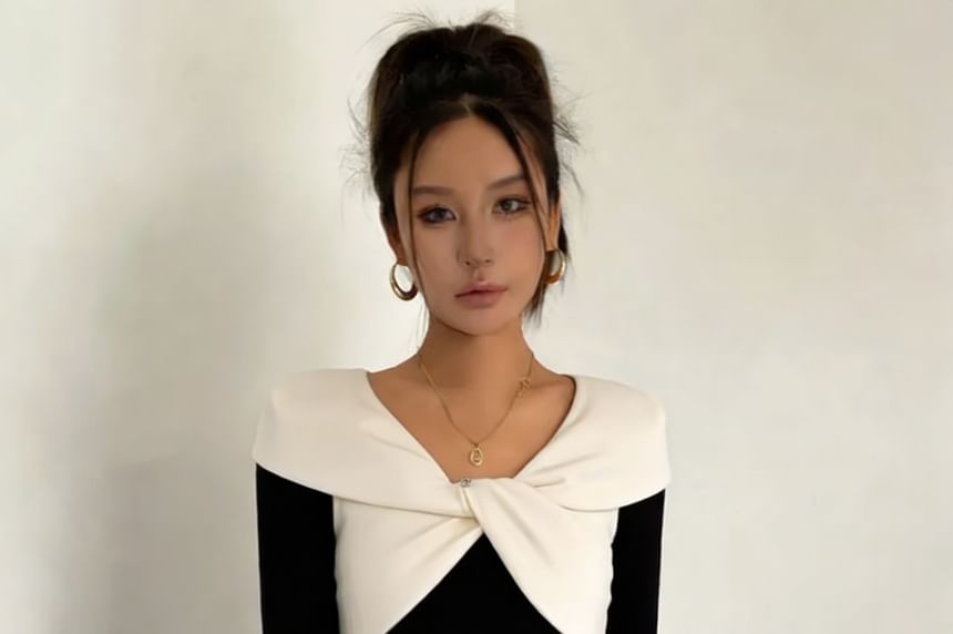 Twisted Two-Tone V-Neck Long Sleeve Top