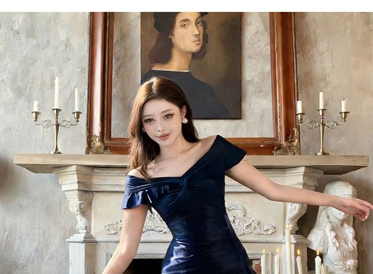 Off-Shoulder Plain Ruffle Trim Mermaid Evening Dress