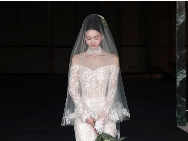 Off-Shoulder Long-Sleeve Lace Mermaid Evening Gown