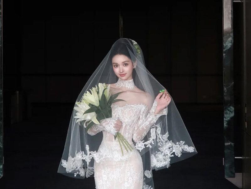 Off-Shoulder Long-Sleeve Lace Mermaid Evening Gown