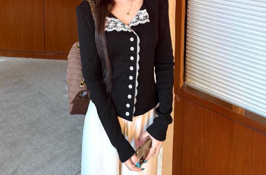 Open Placket Button Lace Long Sleeve Top
