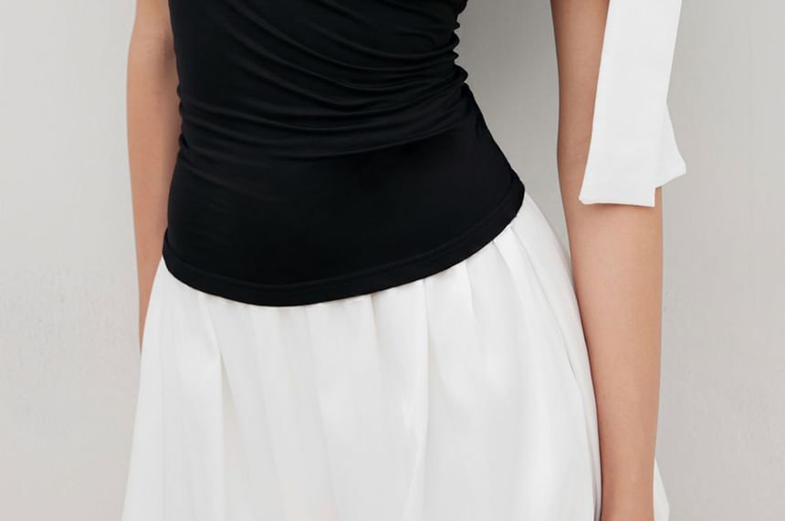 Color-Block Off-Shoulder Short-Sleeve Fitted Top