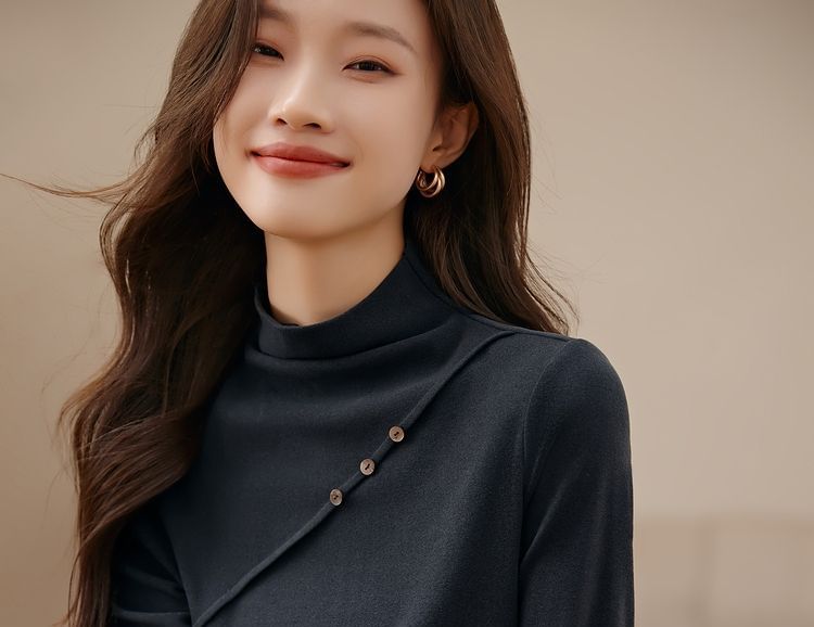 Cozy Mock-Neck Long-Sleeve Minimalist Tee