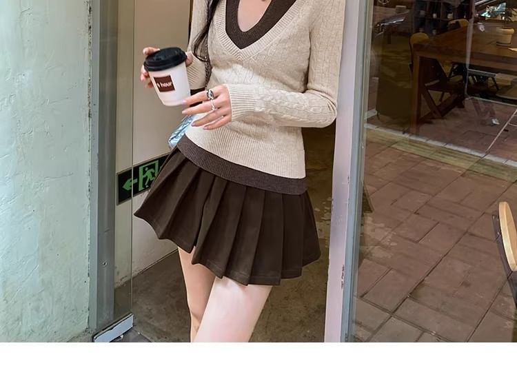 Two-Tone V-Neck Long-Sleeve Knit Top
