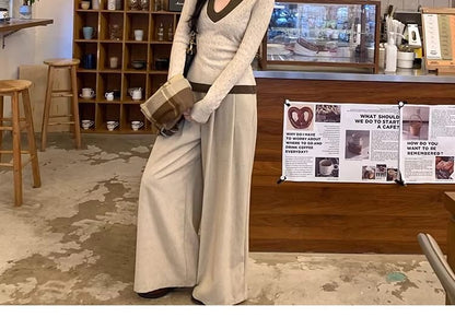 Two-Tone V-Neck Long-Sleeve Knit Top