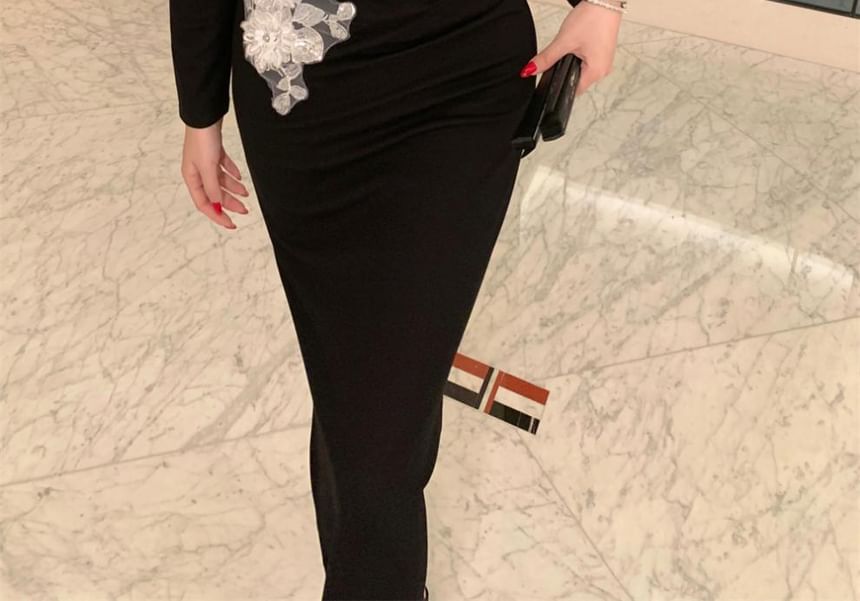 Long-Sleeve Stand Collar Floral Embroidered Slit Midi Sheath Qipao