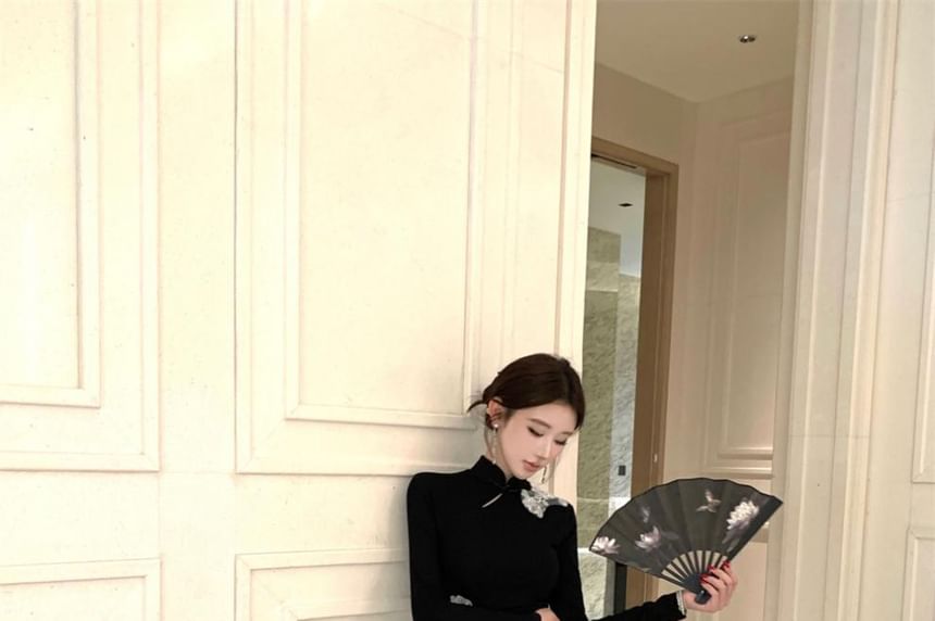 Long-Sleeve Stand Collar Floral Embroidered Slit Midi Sheath Qipao