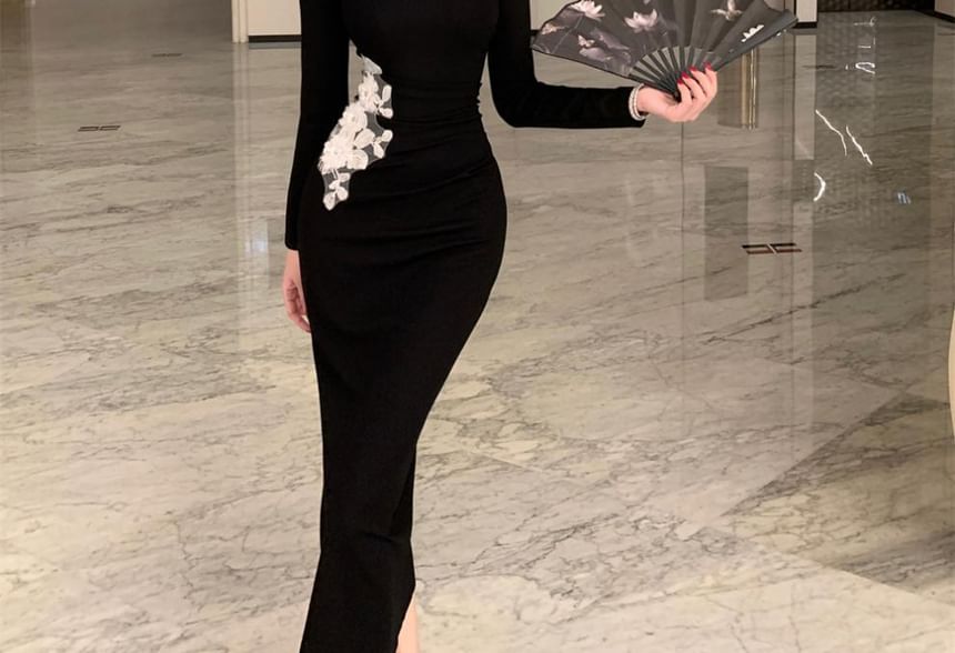 Long-Sleeve Stand Collar Floral Embroidered Slit Midi Sheath Qipao
