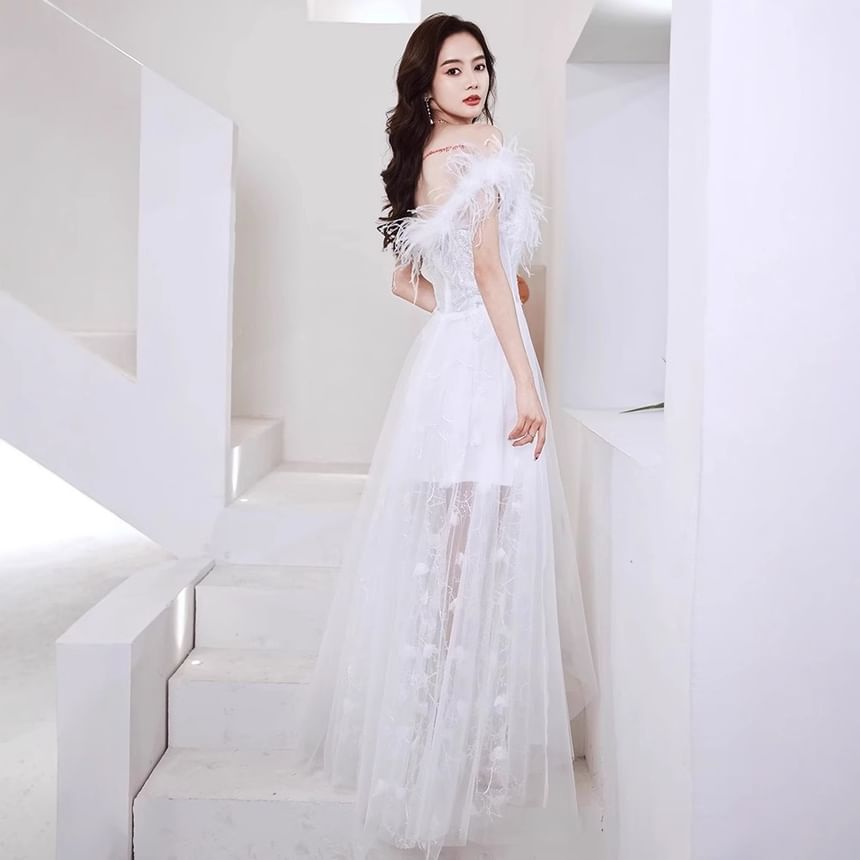 Sleeveless Off Shoulder Plain Embroidered Feather Trim High-Low Mesh A-Line Wedding Gown