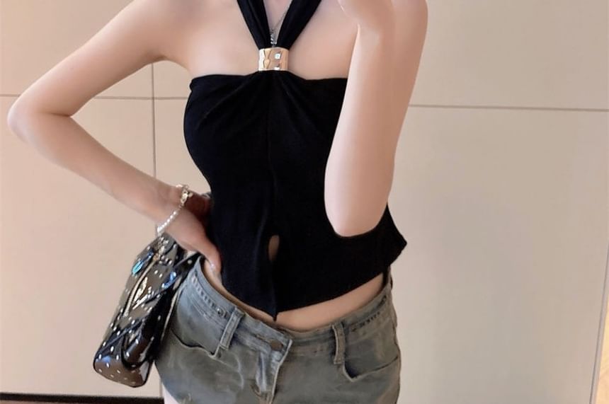 Halter Neckline Minimalist Crop Top