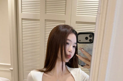 Sweetheart Neck Twisted Long Sleeve Tee