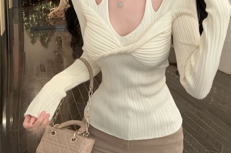 Ribbed Knit V-Neck Long Sleeve Top