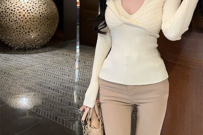 Ribbed Knit V-Neck Long Sleeve Top
