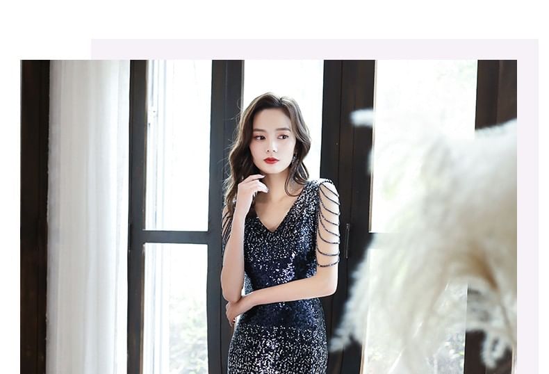 Sleeveless V-Neck Gradient Sequin Beaded Strand Trumpet Evening Gown