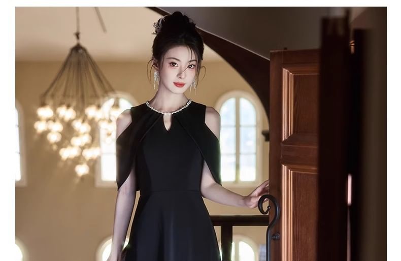 Short Sleeve Cold Shoulder Plain Beaded Keyhole A-Line Evening Dress