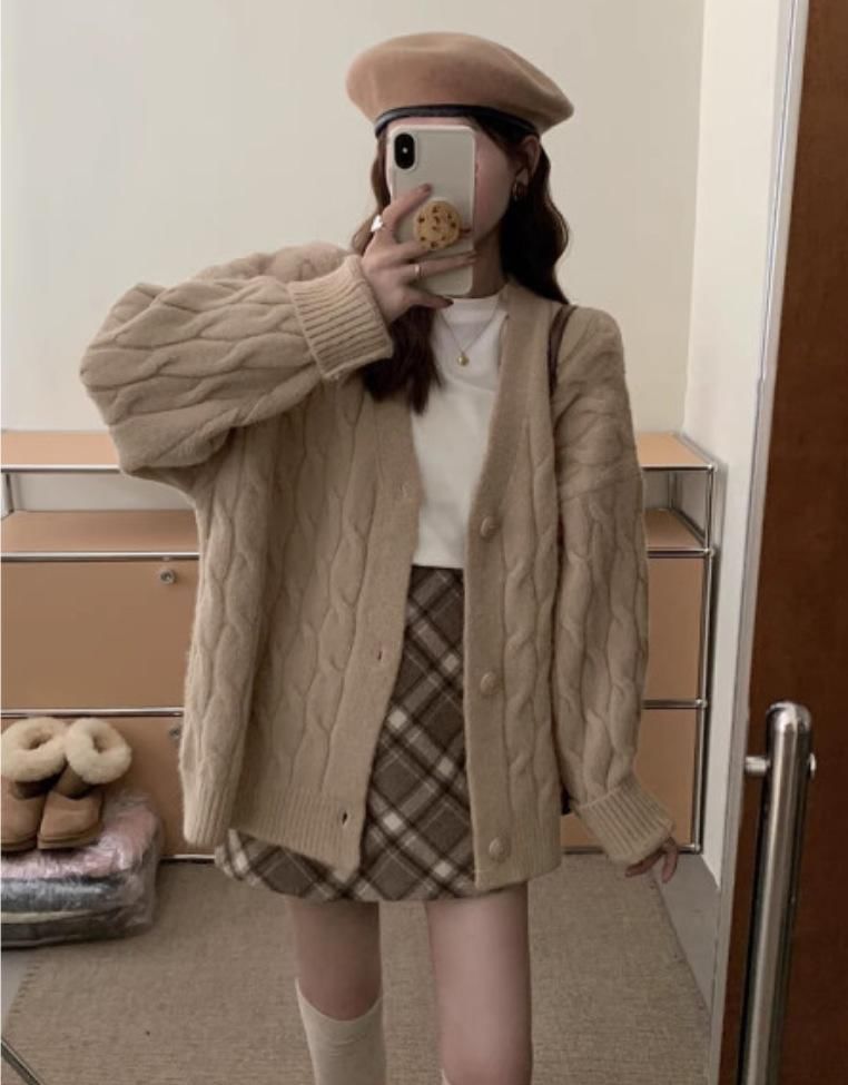 Long Sleeve V-Neck Cable Knit Cardigan